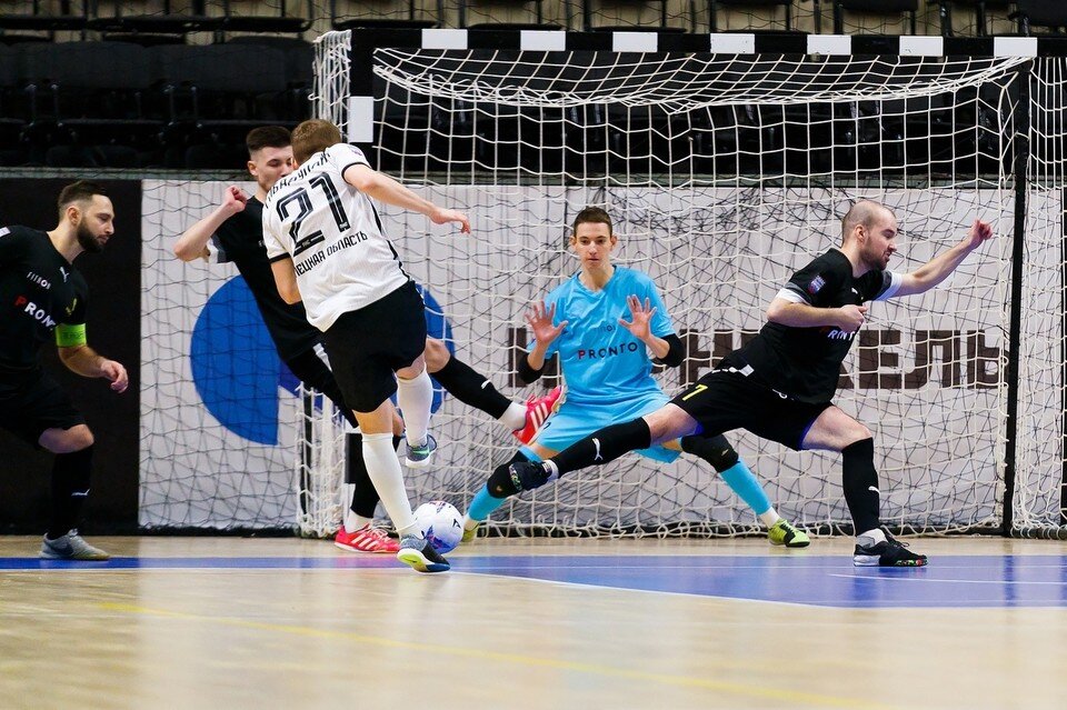     Сегодня, 24 декабря, наши парни примут в «Атланте» сургутский «Факел» (третье место, 28 очков). Начало игры в 13:00. Фото со страницы МФК "Ростов" в VK.