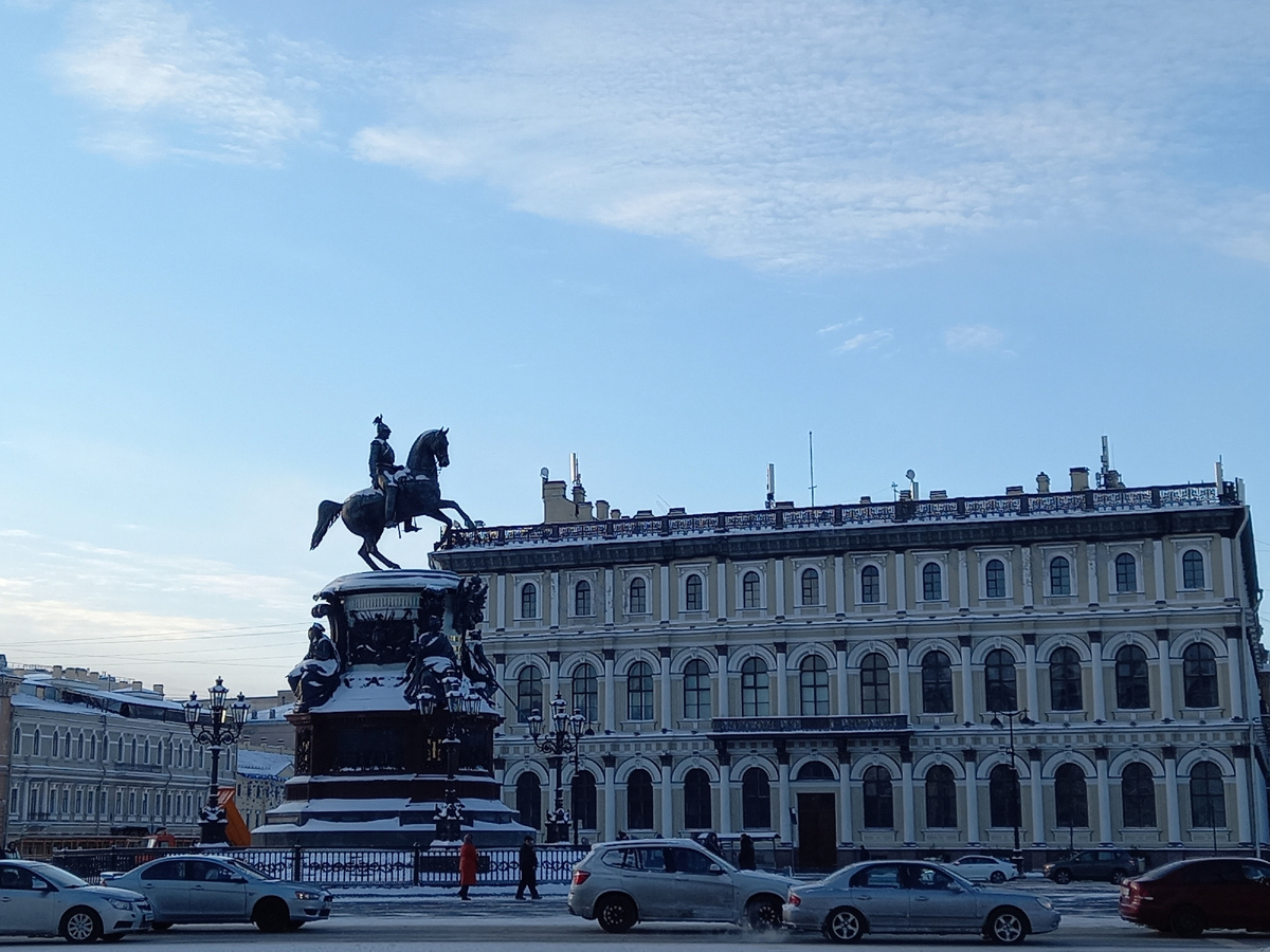 Памятник императору Николаю I