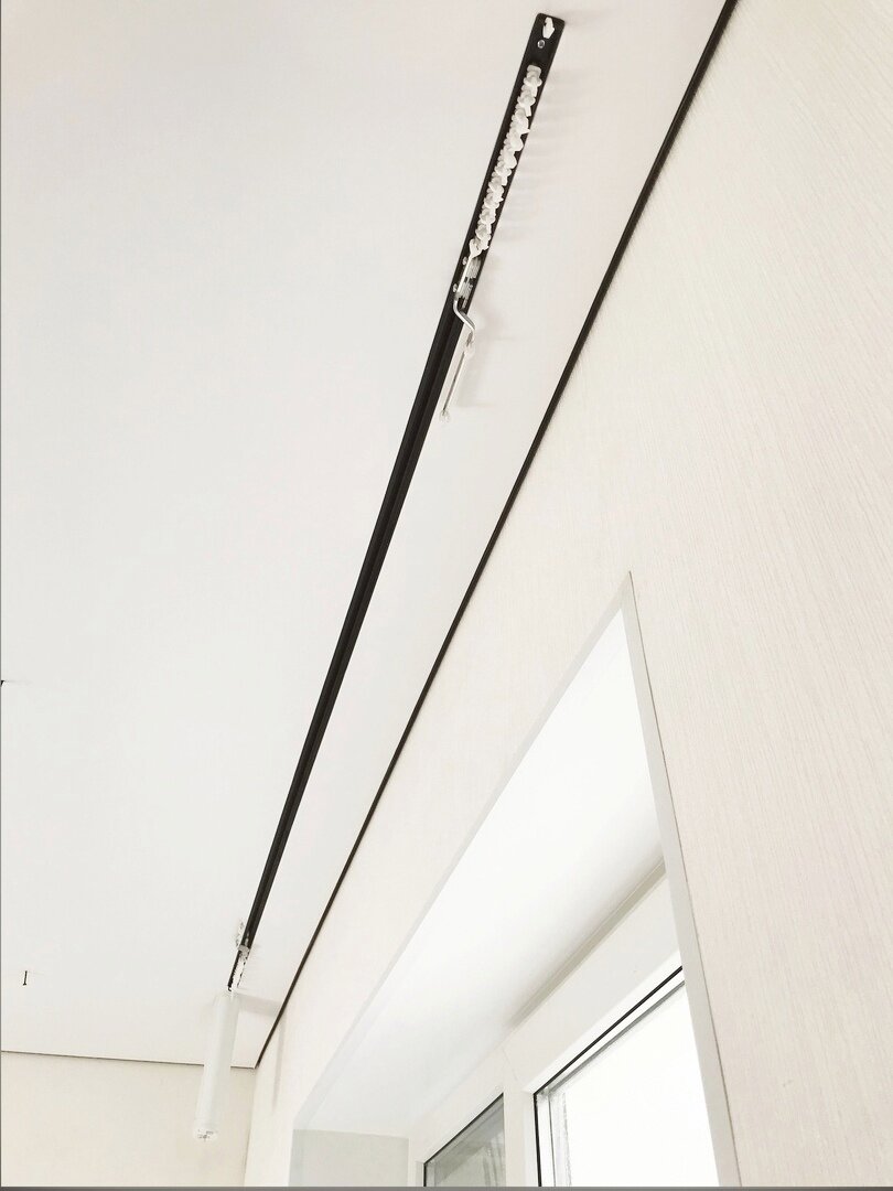 Гардина на натяжном потолке