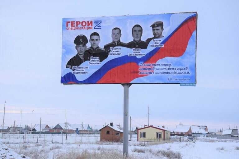    В Беляевском районе в честь погибших в СВО земляков установили баннер Елена Шкатова