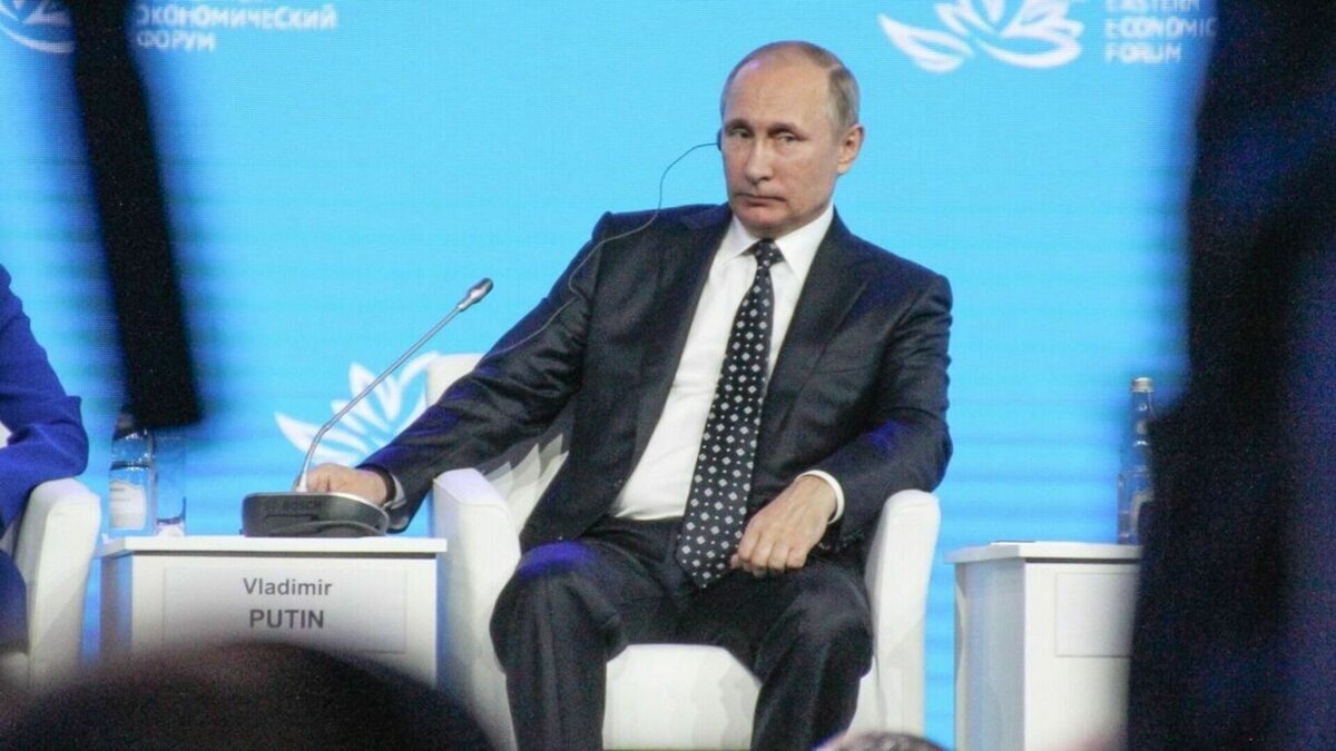     Их удостоили наград за трудовые успехи и многолетнюю добросовестную работу.