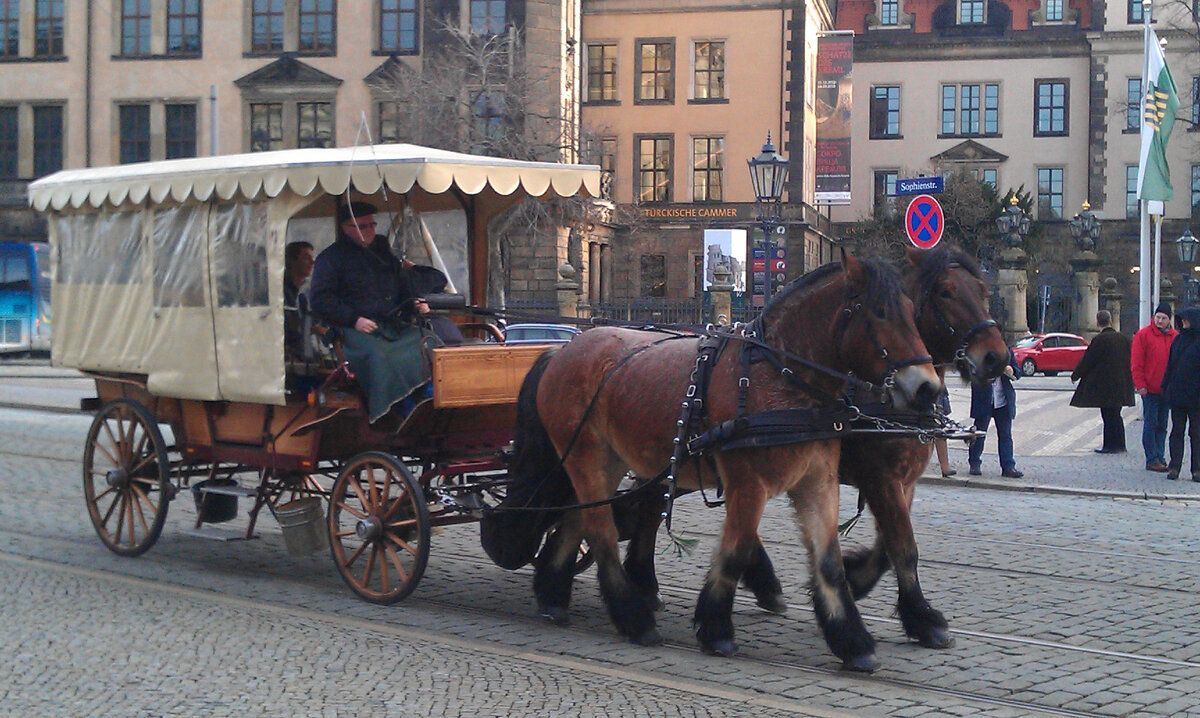 Карета на улицах Дрездена.