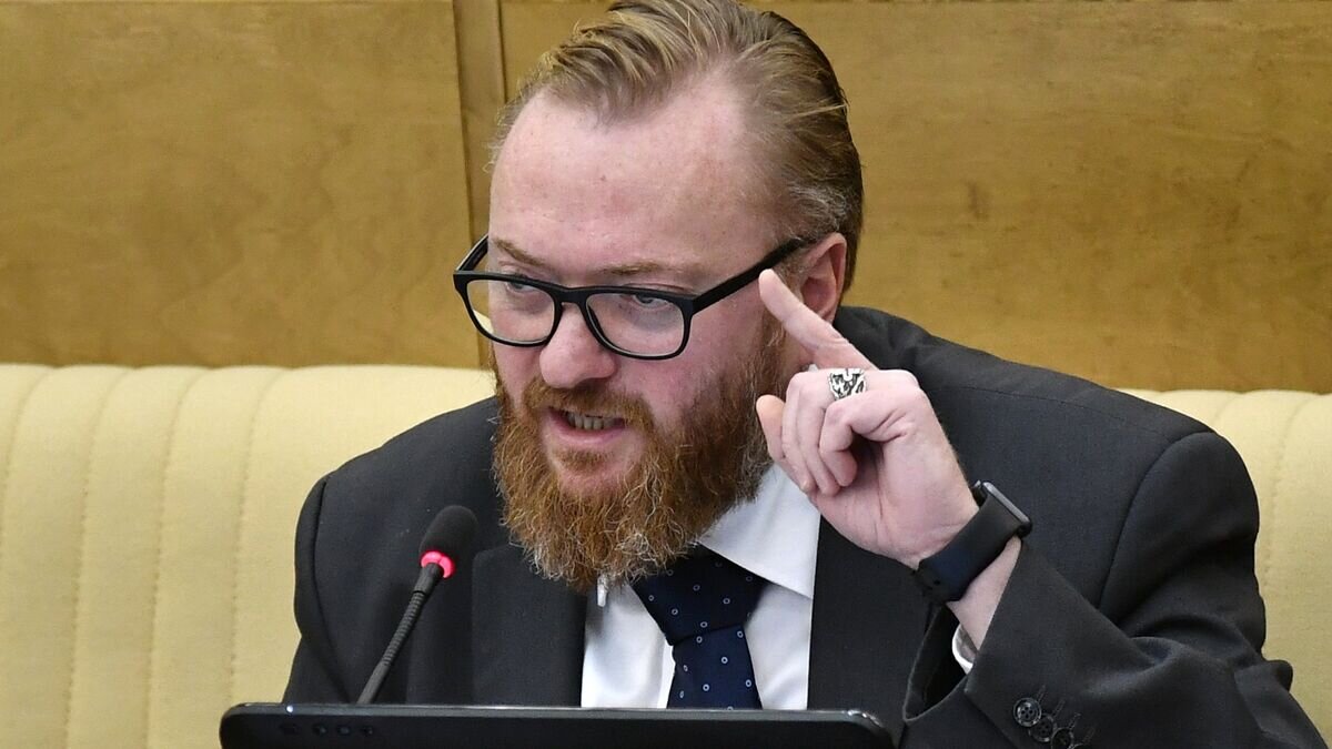    Член комитета Государственной Думы РФ по международным делам Виталий Милонов на дополнительном пленарном заседании Государственной Думы РФ. 25 октября 2017© РИА Новости / Максим Блинов