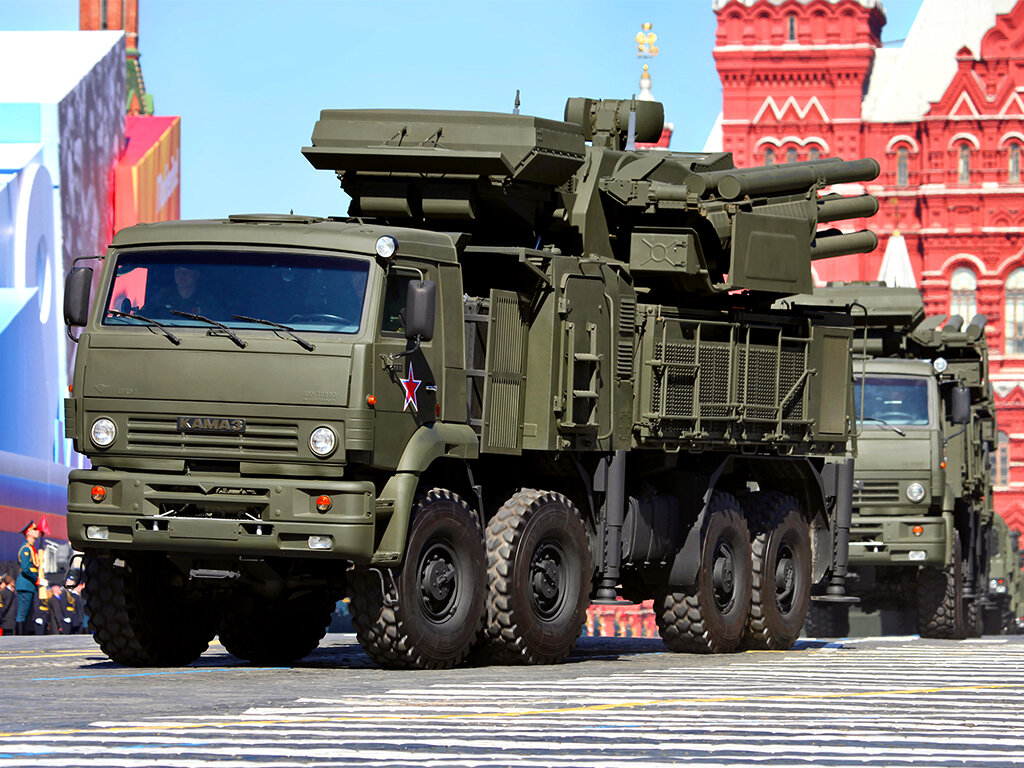 Комплексы «Панцирь-С1» на Красной площади, фото: Ростех