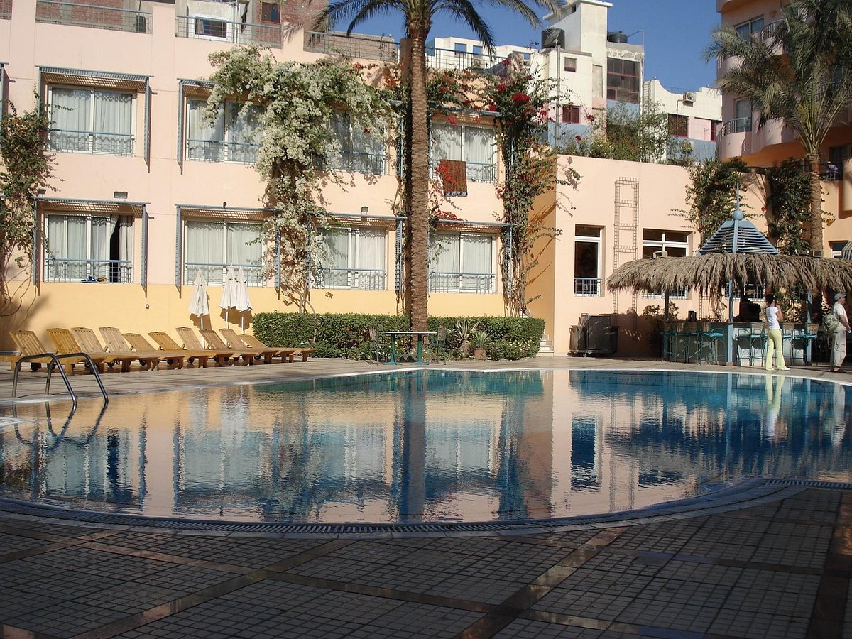 Территория отеля Sea Garden