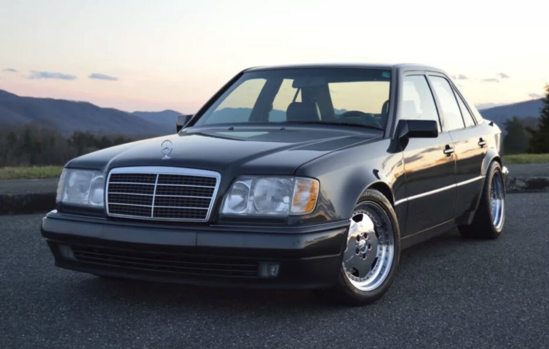 Официально произведен в 1986-1995г. Всего было выпущено 10 249 автомобилей.