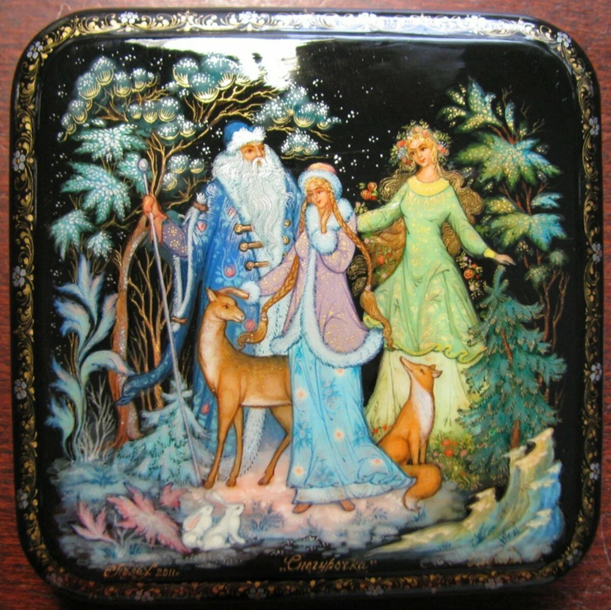 Вот она с папой и мамой. Палех