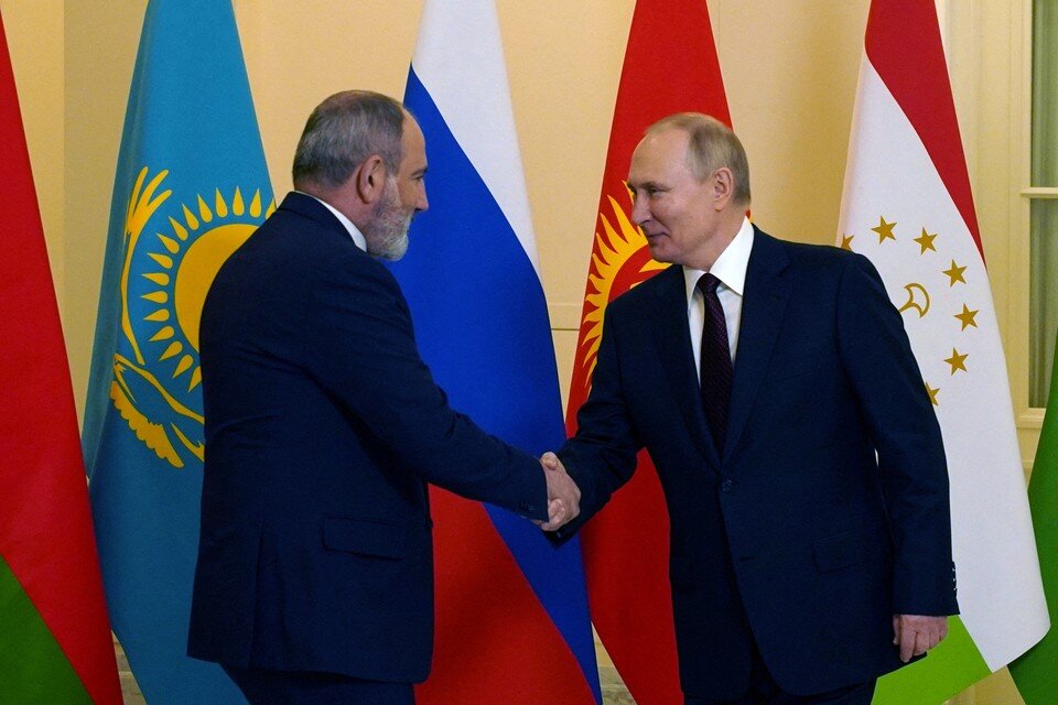     Никол Пашинян и Владимир Путин  REUTERS