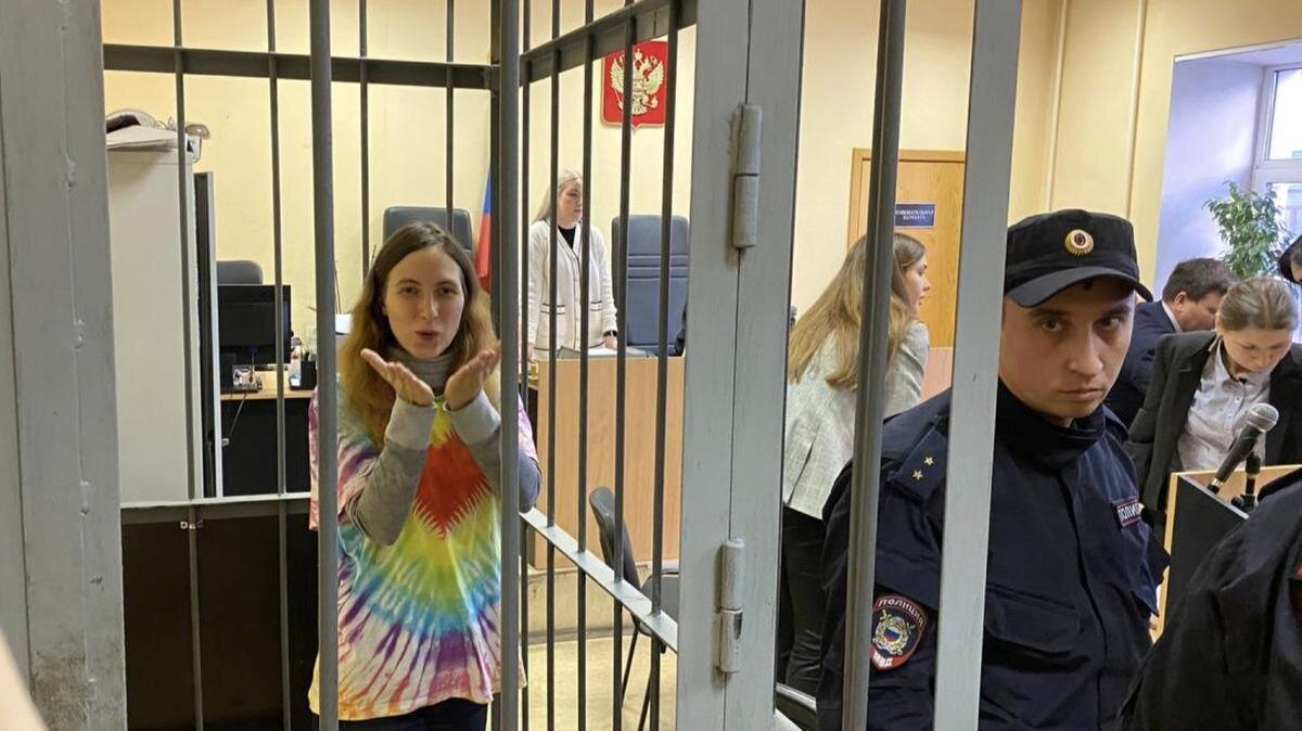    Саша Скочиленко в зале суда. Фото: Андрей Швед / MR7