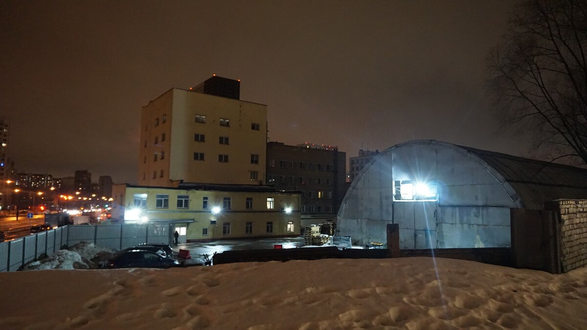 2. Есть удобная насыпь с которой можно осмотреть окрестности 