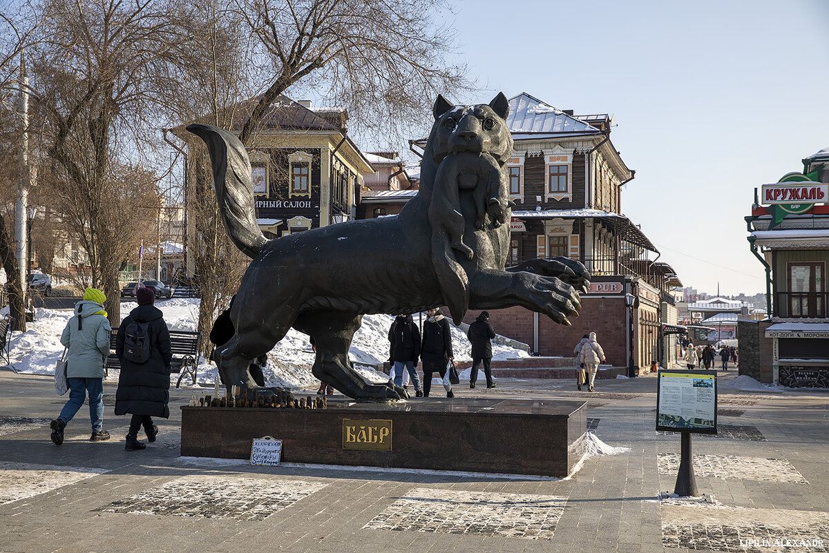  130-й квартал -специально создаваемая зона исторической застройки в Иркутске, включающая в себя несколько десятков памятников архитектуры и истории города. (GPS координаты:52.273705, 104.290024)