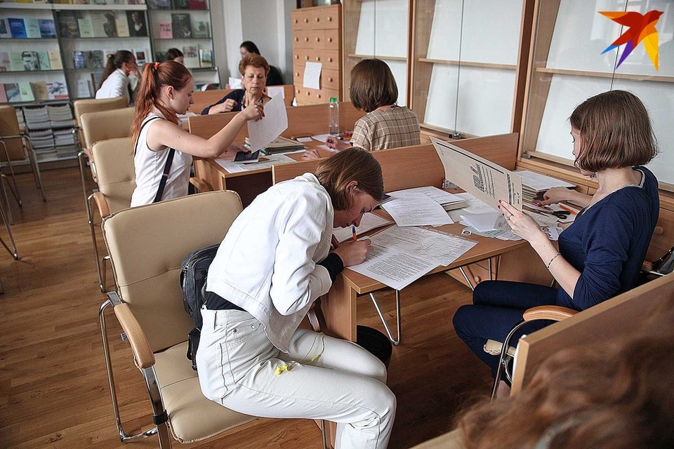     В Беларуси определились с датами для выпускных экзаменов в школах и ЦЭ. Павел МАРТИНЧИК