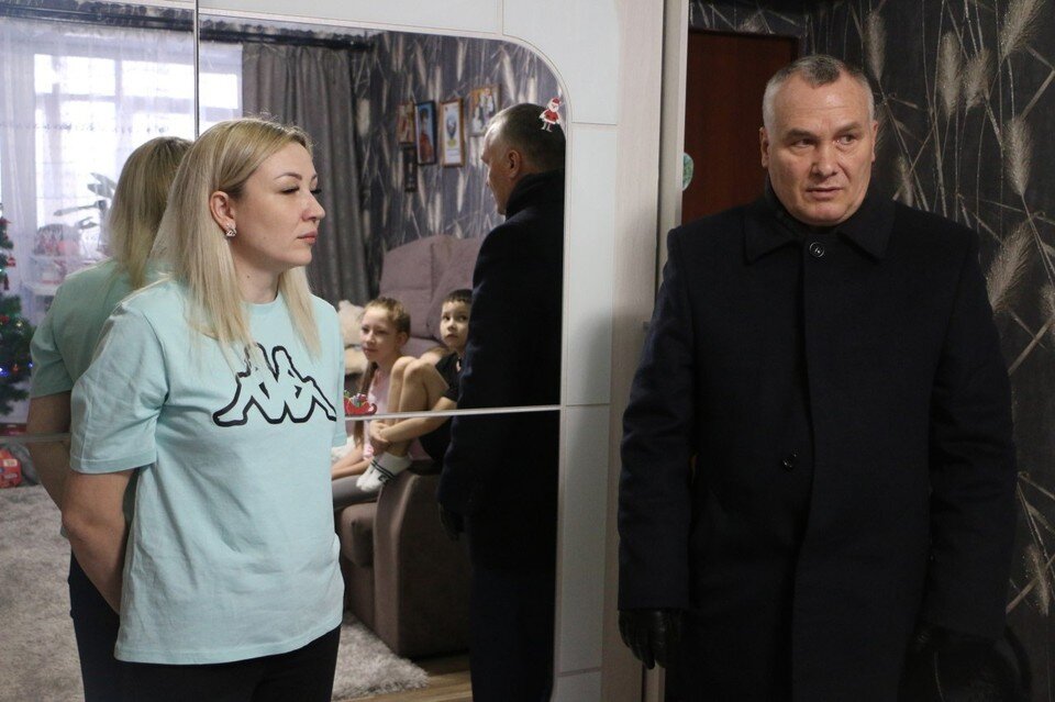     Глава Орска Василий Козупица встретился с семьей погибшего в ходе СВО Арслана Туребекова