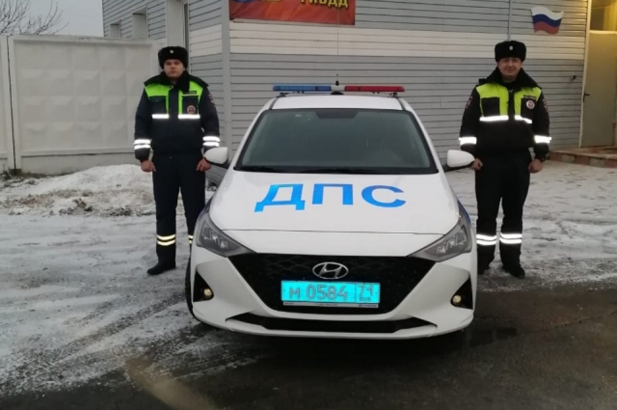    Сотрудники ДПС помогли водителю из Воронежской области на трассе под Тулой