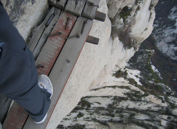 Cum arată cel mai periculos traseu de drumeții din lume