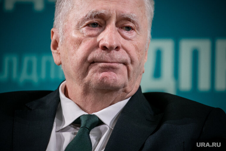    В честь Владимира Жириновского стоит назвать авианосец, заявил Сергей Каргинов