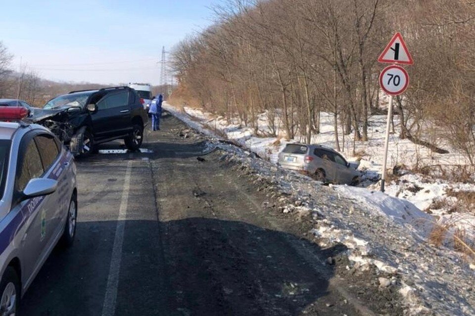     Subaru Forester от удара отлетел в кювет.  УМВД России по Приморскому краю