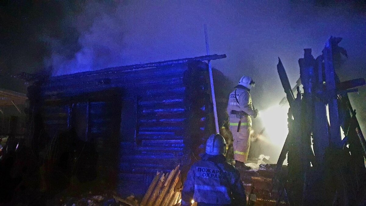     В деревне Малопургинского района из-за неисправности печи и дымохода полностью сгорел частный деревянный дом.