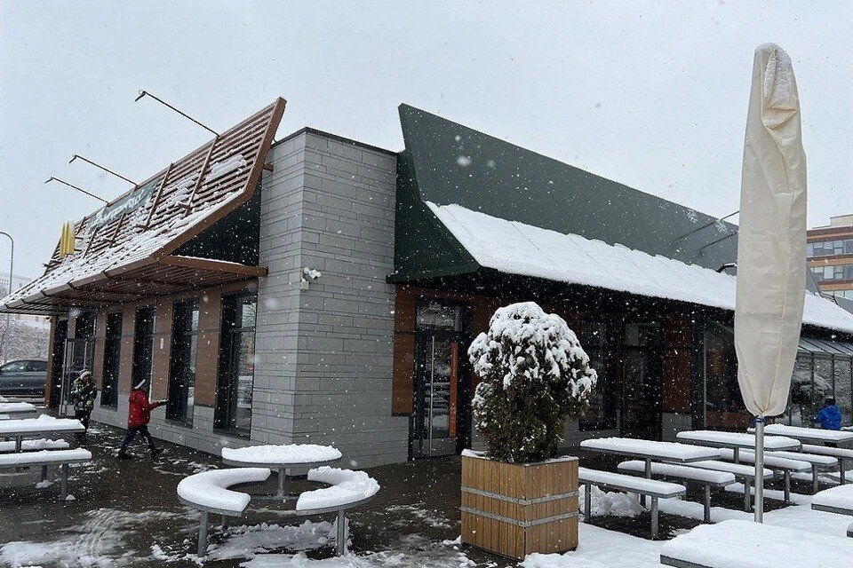     На ресторанах сети в Беларуси осталась лишь надпись "Мы открыты". Фото: архив "КП"