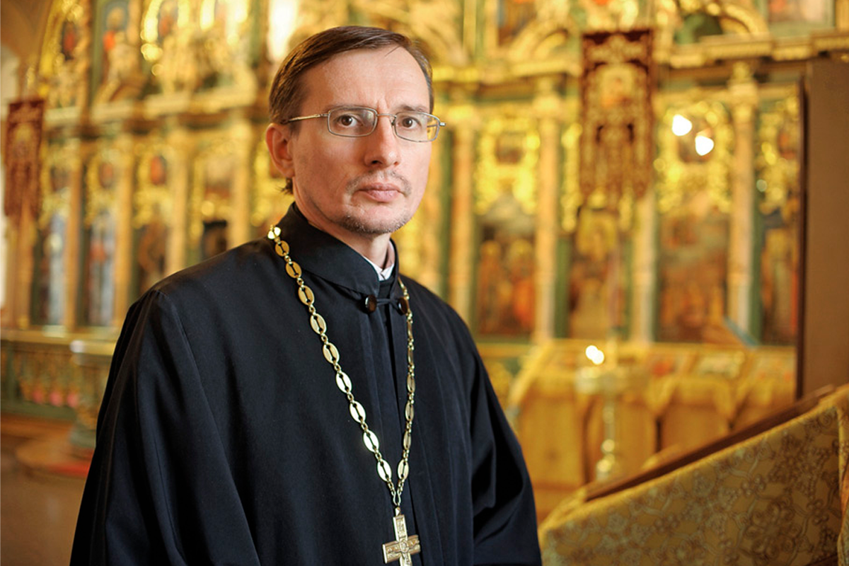 Church priest. Священник. Православный священник. Батюшка в церкви. Церковный служитель.