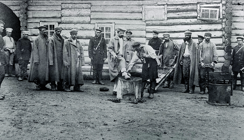 Заковывание в кандалы на Сахалине 