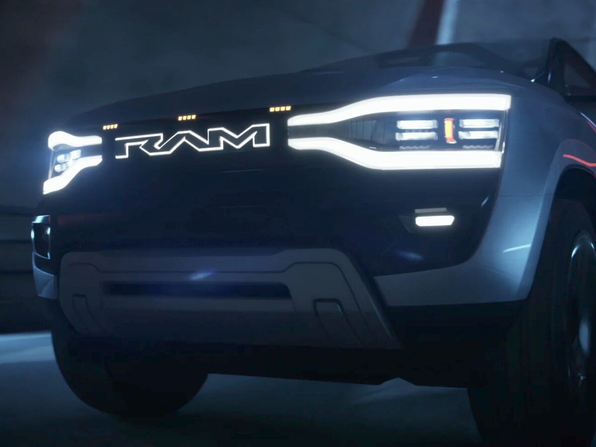    Электропикап RAM 1500 Revolution: трёхрядный салон, раздвижной кузов и кинопроектор
