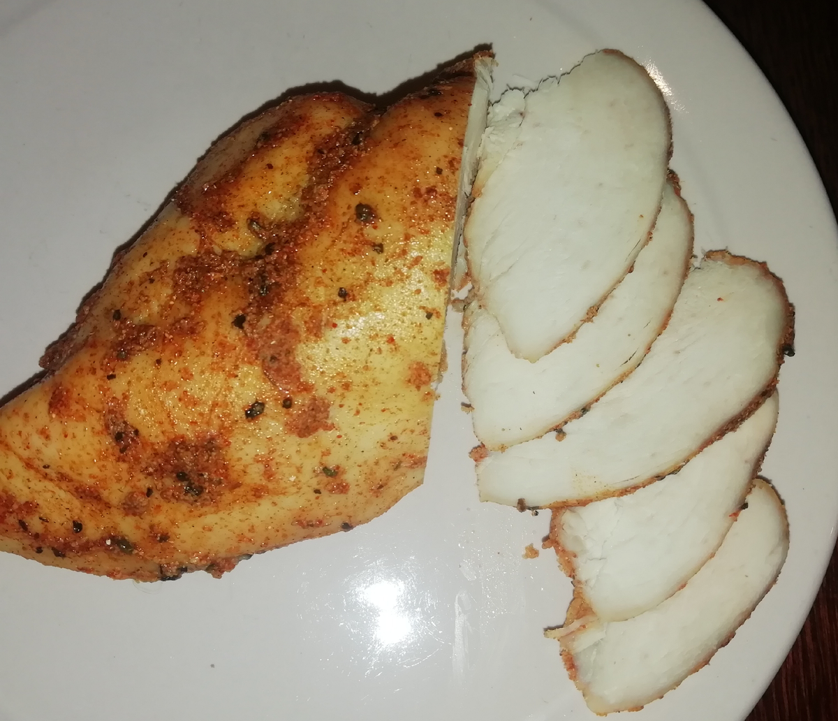 Запекала в конверте, самый удачный вариант для запекания, так мясо всегда получается сочным. 