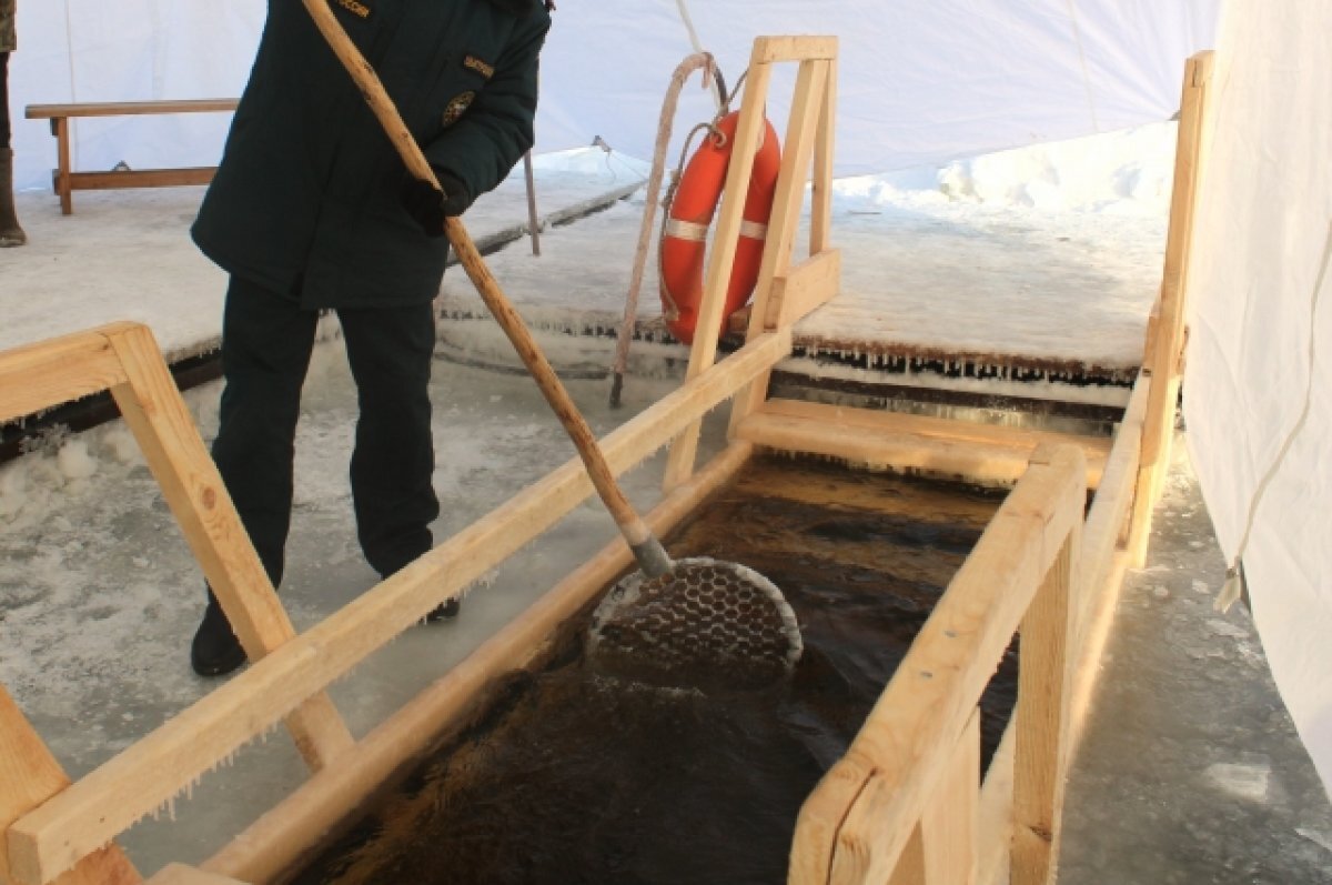    У организованной купели всегда есть сходни и ограждение.