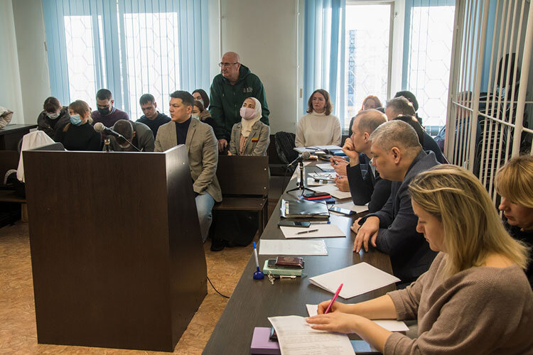    Всем 11 фигурантам по делу «Наследия», рассмотрение которого стартовало в Набережночелнинском горсуде, предъявили обвинения в мошенничестве, преднамеренном банкротстве, легализации денег и организации преступного сообщества или участии в нем