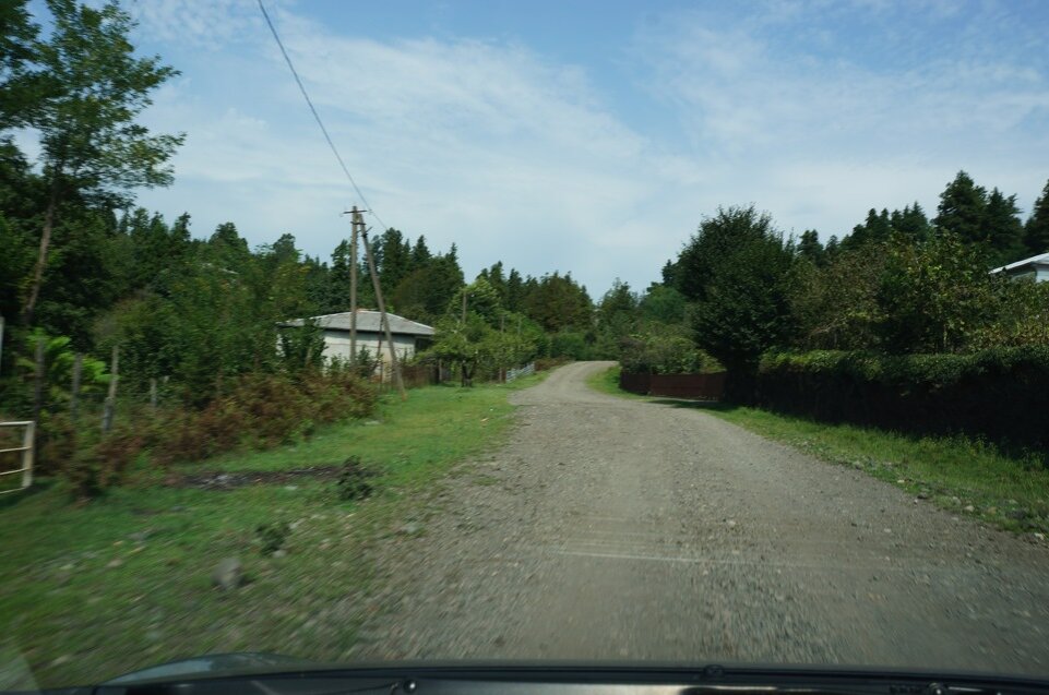 Ну и естественно по грунтовке, куда без нее. Аж 16 километров…