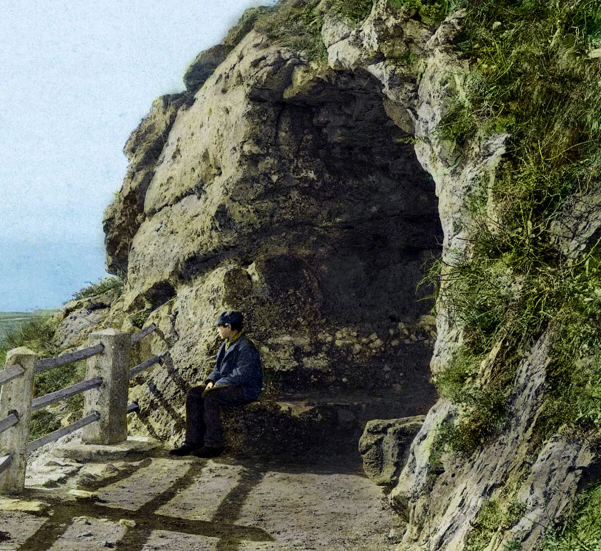 Оцветнение черно-белой фотографии выполнено автором