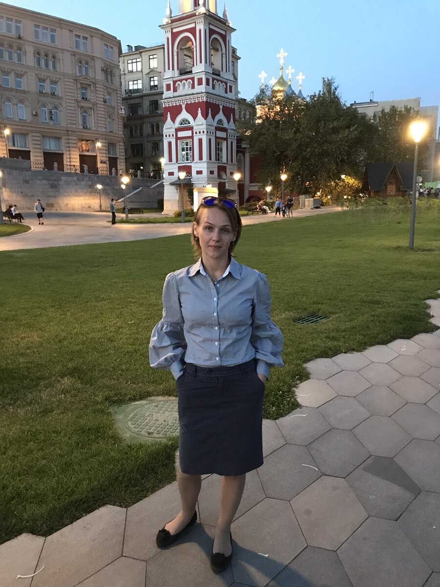 Так я тоже когда-то ходила. А каблуки с собой брала 😁