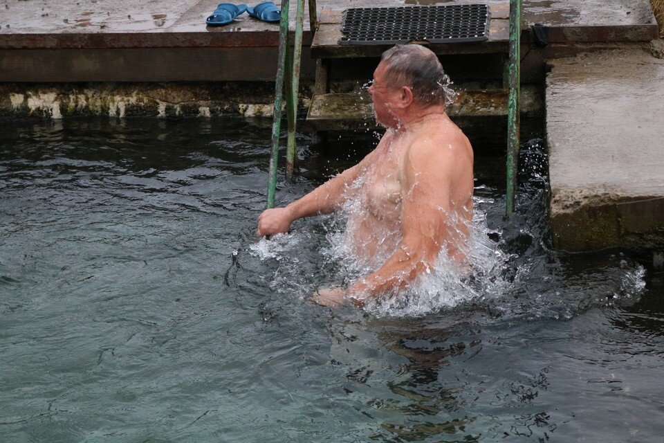     В идеале окунаться в холодную воду нужно после сауны, поясняет доктор. Фото: ЗАХАРЧЕНКО Наталья