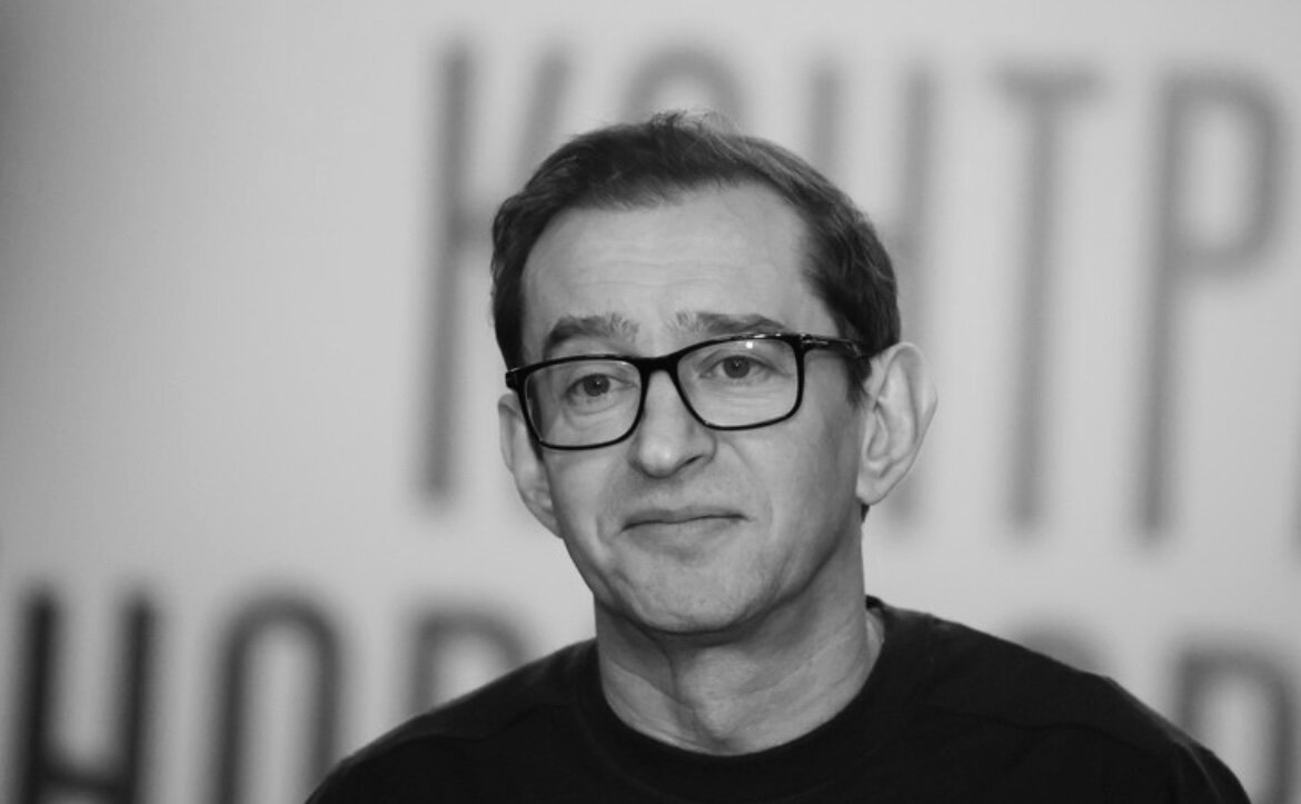 А Константин Хабенский снимался в фильме с Бредом Питом в Голливуде, рассказывал как ему нравилась история, как он выложился и многое предложил, но все его сцены и сюжетную линию вырезали