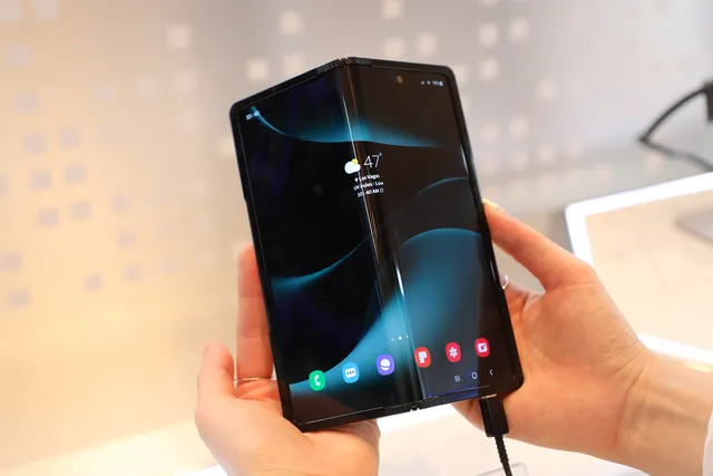    Samsung продемонстрировала «двусторонний» гибкий дисплей