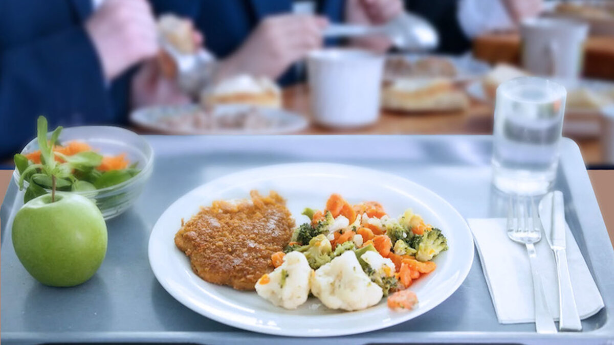    Активисты проекта «Новая школа» провели школьное питание в Ханты-Мансийске