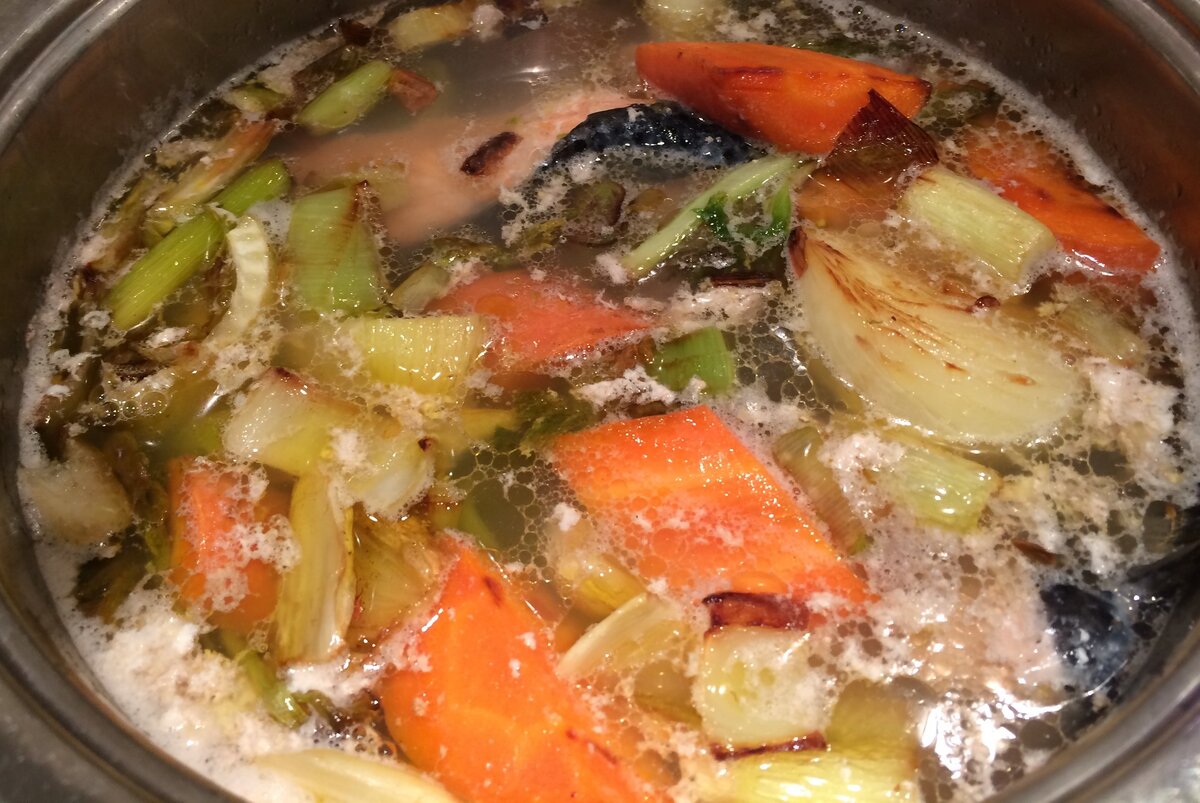    Рыбный бульон из головизны красной рыбы