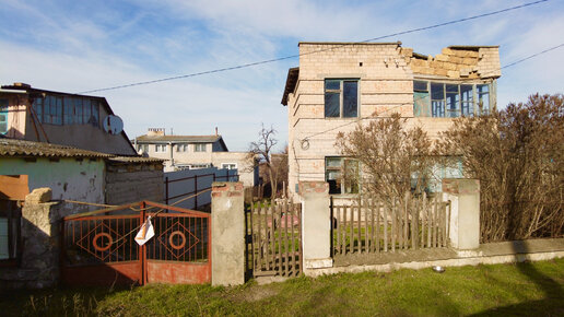 Самый недорогой реальный дом в знаменитом городе Старый Крым. 2 этажа с панорамным видом на крымские пейзажи! До моря 20-25 мин. на авто!