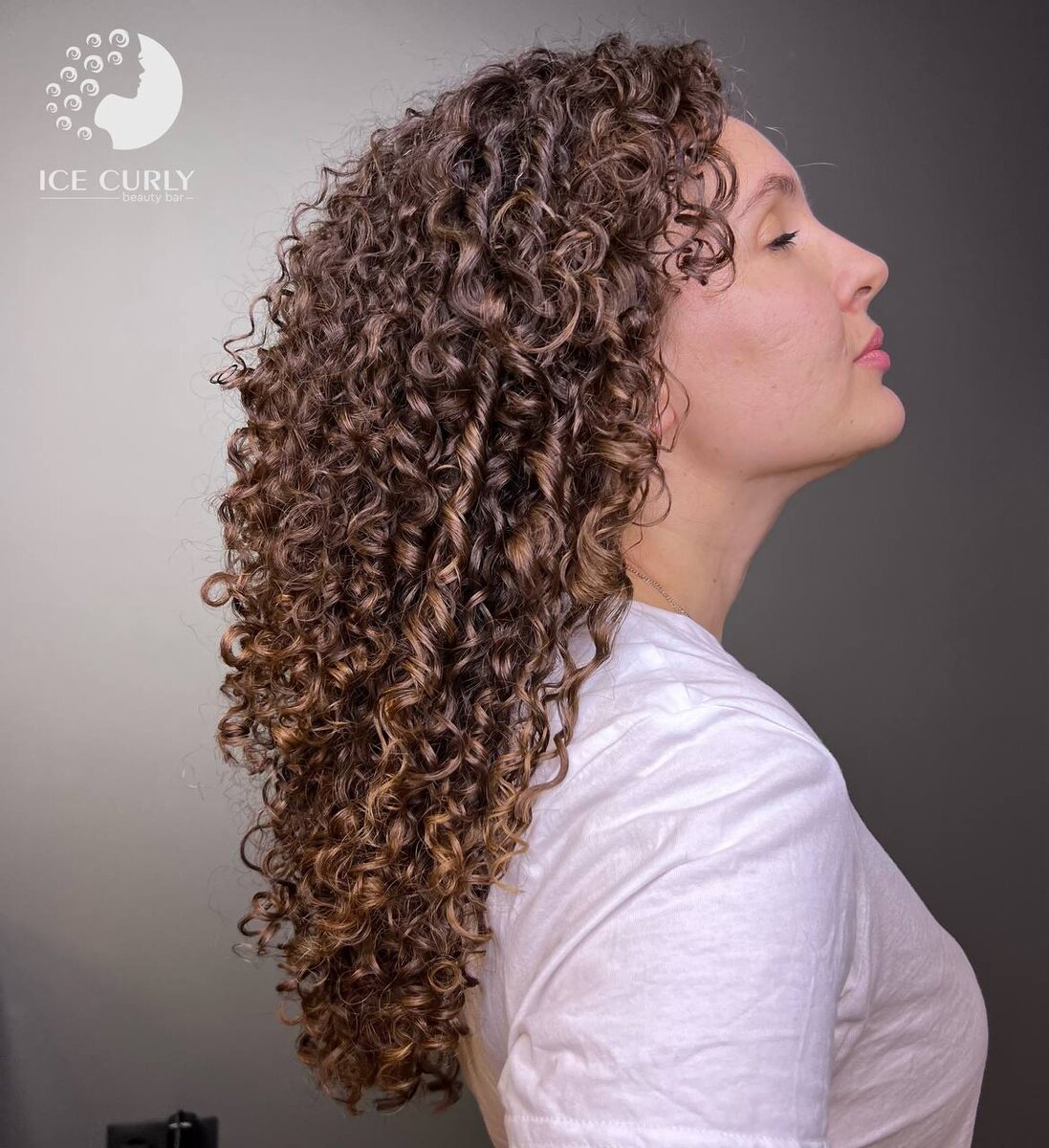 Шикарные увлажненные кудри после процедур в салоне ICE CURLY.