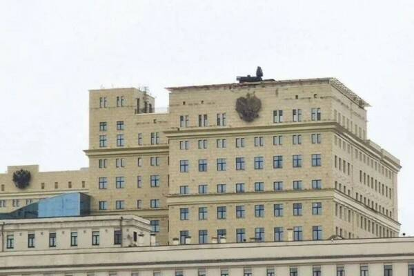 Панцирь на крыше здания Минобороны