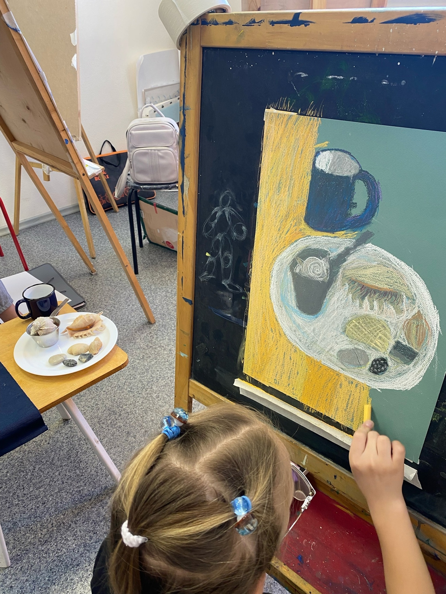 Занятия в ИЗОстудии "ШАР", Новосибирск. Преподаватель Шаронова Александра Андреевна