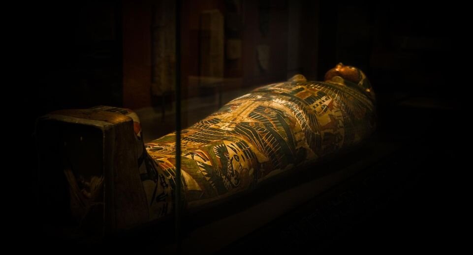 Некоторые музеи Великобритании перестали использовать слово «мумия». Его сочли недостаточно уважительным по отношению к мертвецам.