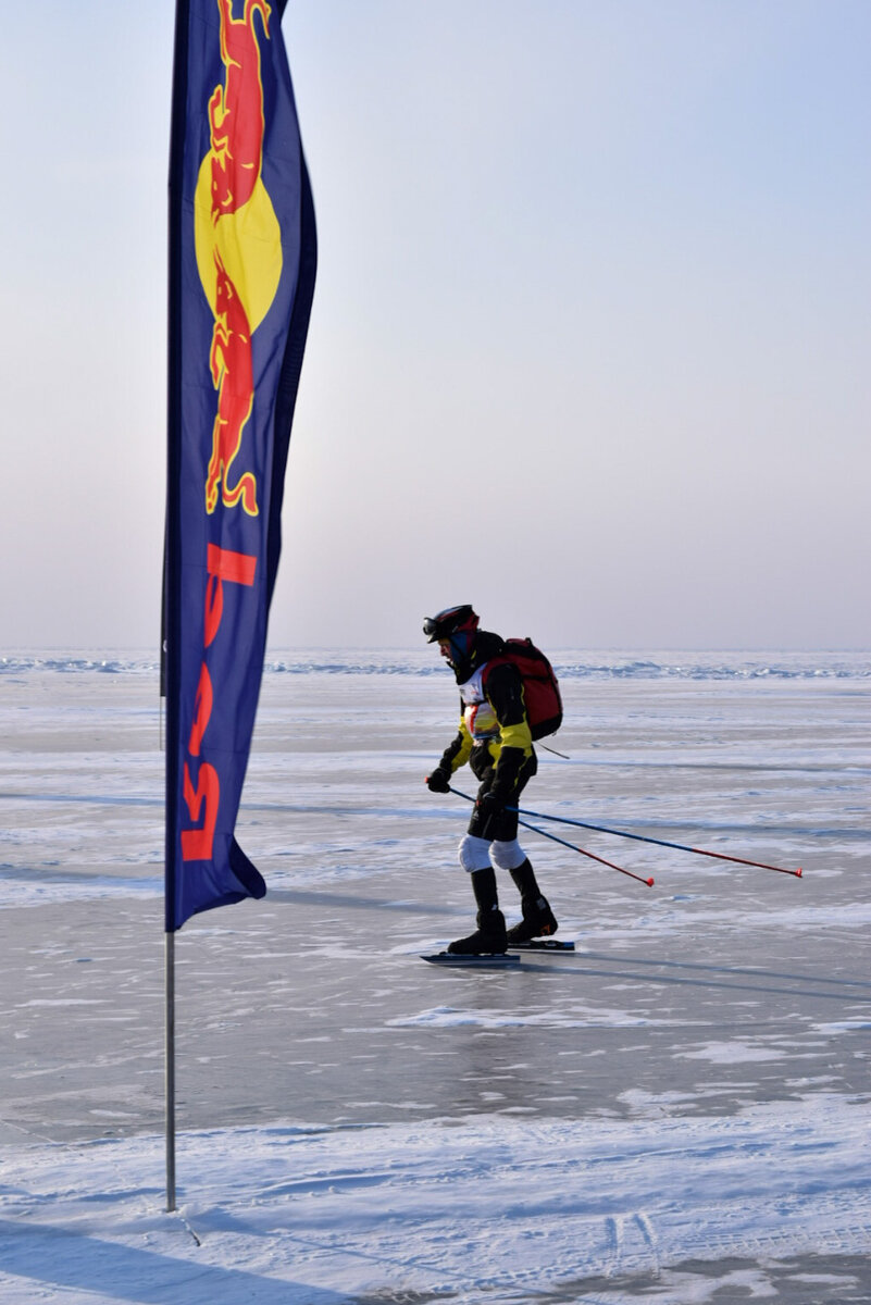 Гонка по льду Байкала на коньках 