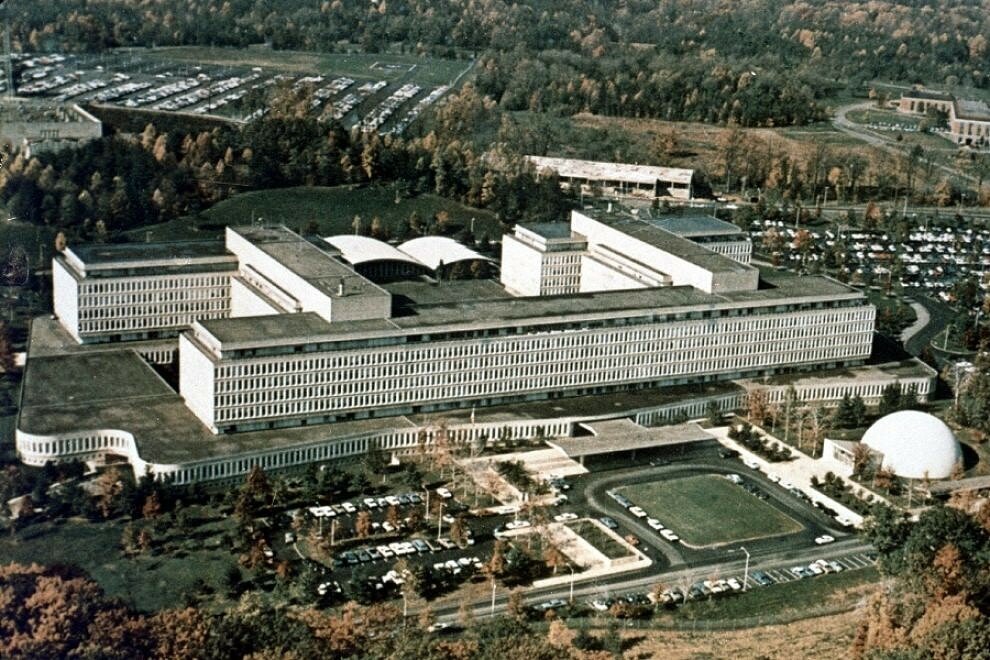 Штаб- квартира ЦРУ в городке Лэнгли, находящаяся неподалёку от столицы США города Вашингтона