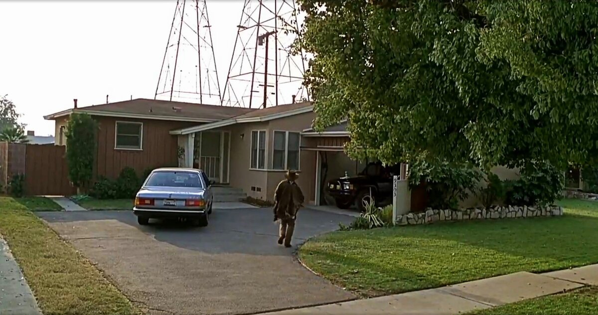 Дом Марти Макфлая. 9303 Roslyndale Ave, Pacoima, CA 91331, США