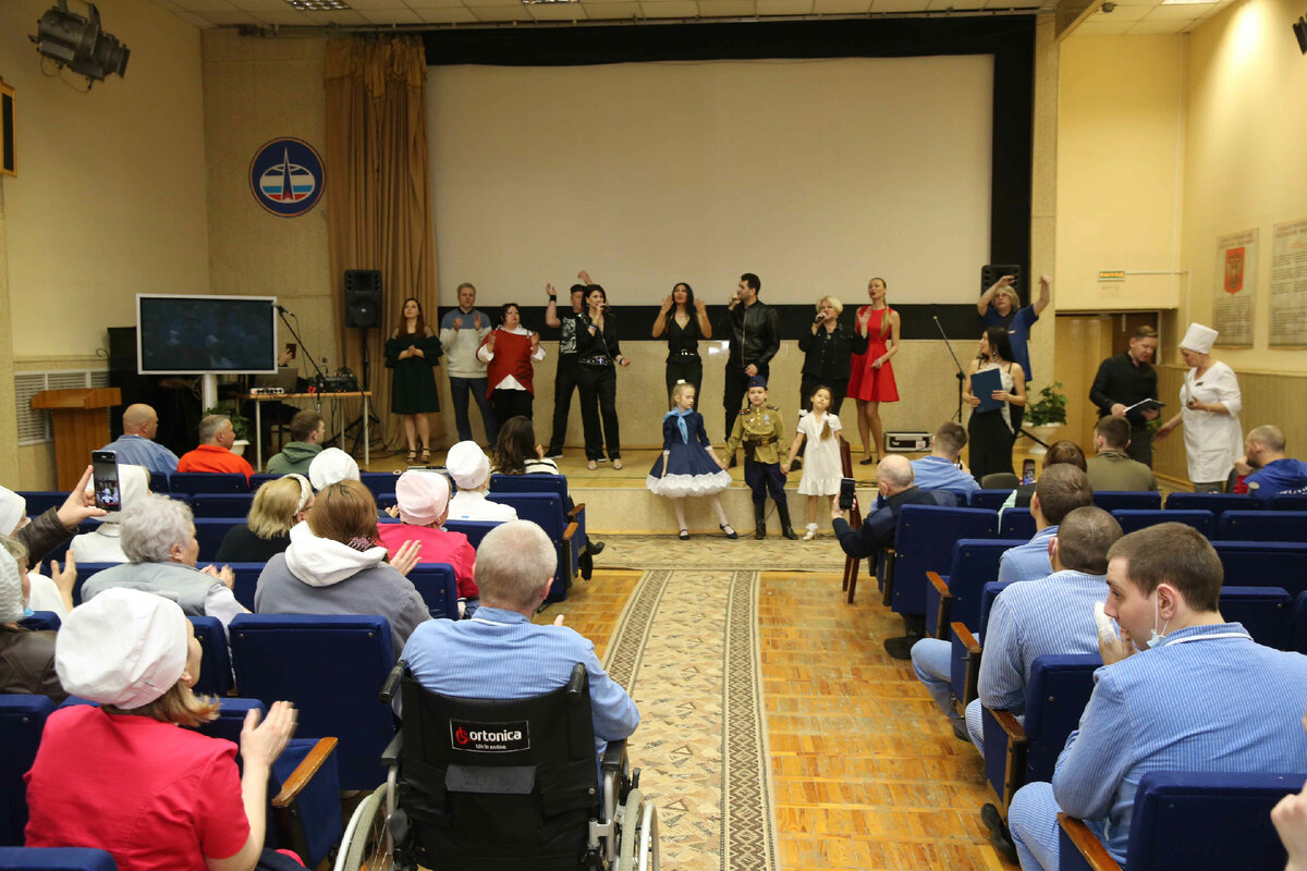 Творческая группа ЦОК ВКС выступила с концертом для участников специальной военной операции