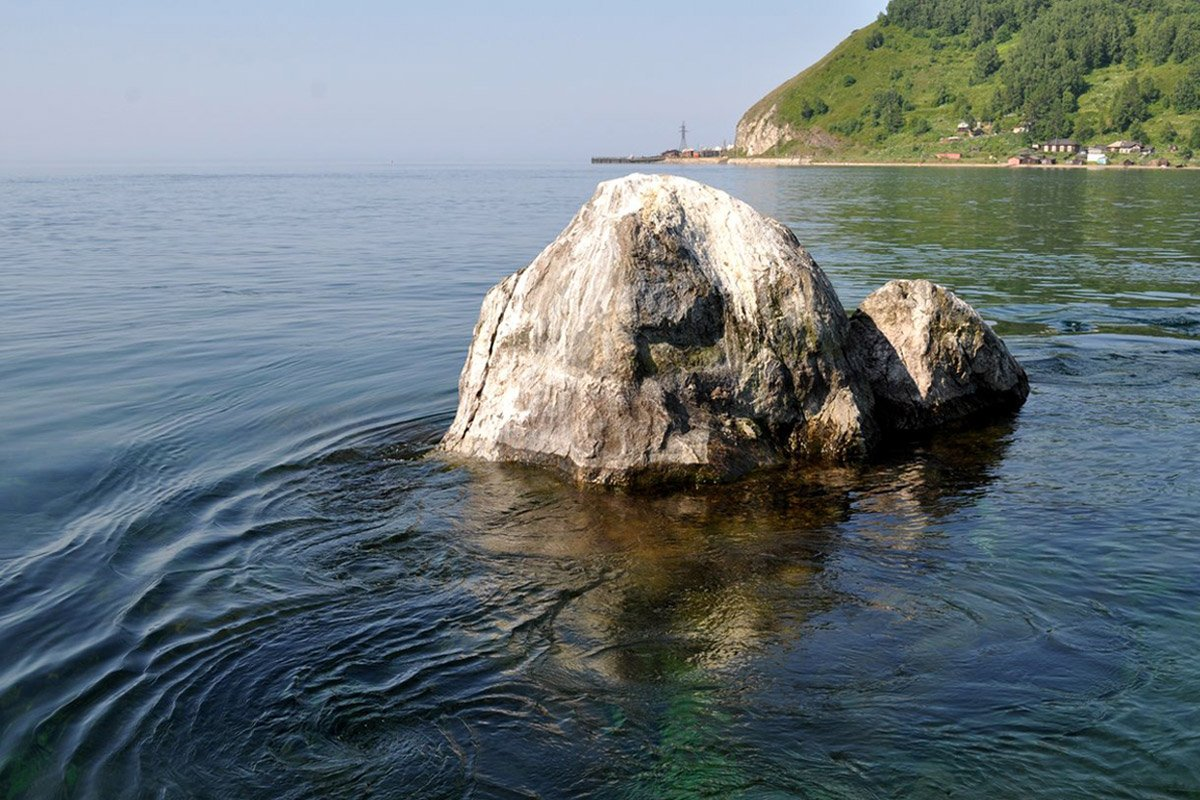 Скала каменная черепаха Байкал