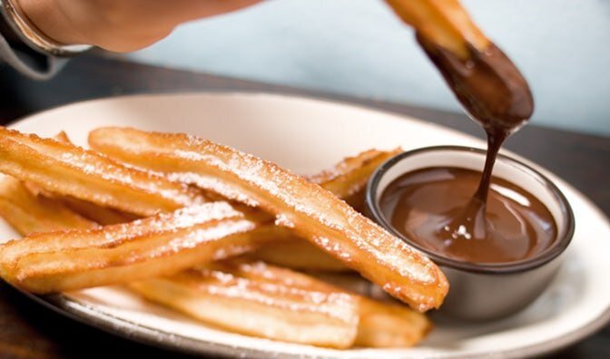 Churros con chocolate caliente