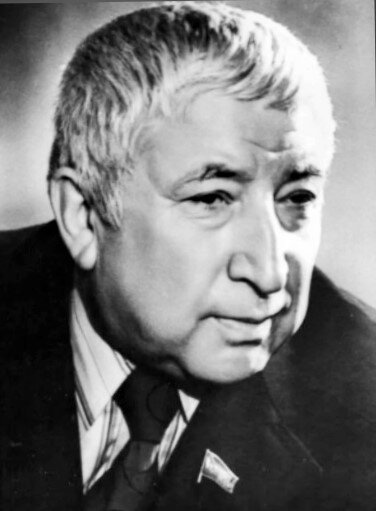 Советский поэт и прозаик, публицист, переводчик, народный поэт Дагестанской АССР (1959), лауреат многочисленных премий Расул Гамзатович Гамзатов (1923-2003 гг.). Здесь и дальше изображения из открытых источников.