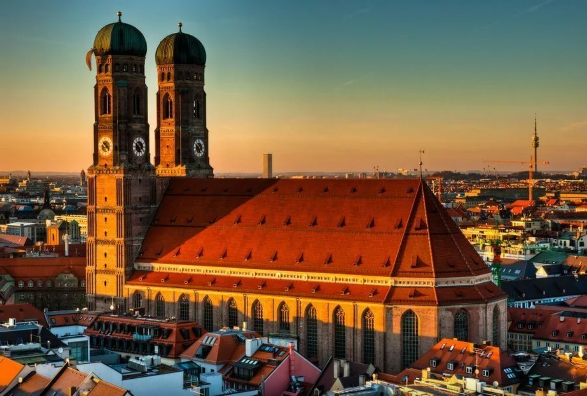 Munich. Собор Пресвятой Девы Марии (Фрауэнкирхе). Церковь Фрауэнкирхе в Мюнхене. Собор Девы Марии Мюнхен. Мюнхен Фрауенкирхе (собор Богоматери).